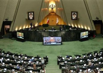 عارف: هر تصمیم دولت باید یک پیوست معیشتی داشته باشد