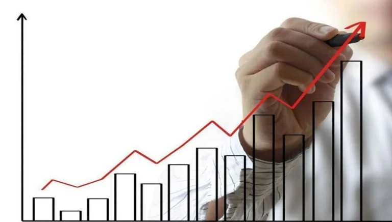 آیا رشد اقتصادی ۸ درصدی در ایران تحقق‌پذیر است؟ نقش مردم و چالش‌های کلیدی