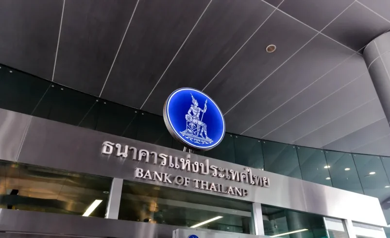 اینفوگرافیک بحران ارزی تایلند در سال ۱۹۹۷؛ سقوط ارزش بات، خروج سرمایه، رشد بدهی خارجی کوتاه‌مدت و اصلاحات مالی پس از توافق با صندوق بین‌المللی پول