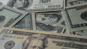 تحلیل بازار ارز ایران | ۴ عامل اصلی تغییر نرخ دلار و گزینه‌های سیاست‌گذار در سال ۱۴۰۴