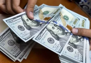 ریشه‌های بی‌ثباتی ارزی در اقتصاد ایران | چرا دلار به ۱۳۰ هزار تومان رسید؟ (تحلیل ترازها و خروج سرمایه)