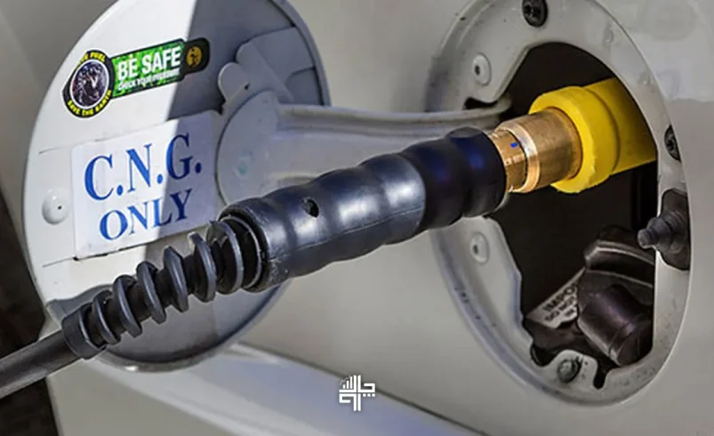 صف خودروهای عمومی در جایگاه CNG در طرح رایگان دوگانه‌سوز کردن خودروها