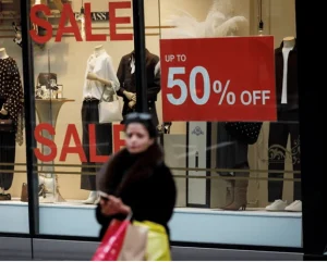 چرا بریتانیایی‌ها هنوز خرج نمی‌کنند؟ گزارش KPMG از ترس مصرف‌کننده در آستانه ۲۰۲۶