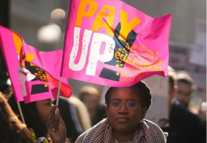 بحران نابرابری در اروپا: زنان چرا در بازنشستگی تا ۳۷٪ کمتر از مردان دریافت می‌کنند؟