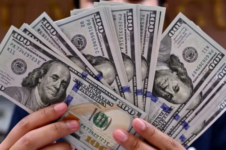 پیش ‌بینی قیمت دلار پنجشنبه ۱۵ مرداد ۱۴۰۵