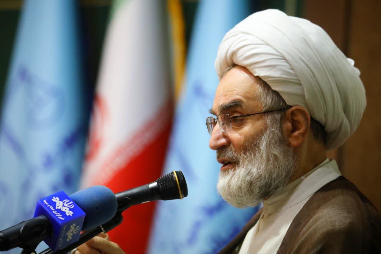 امام جمعه رشت: تنگه هرمز شرایط را برای ترامپ سخت می کند